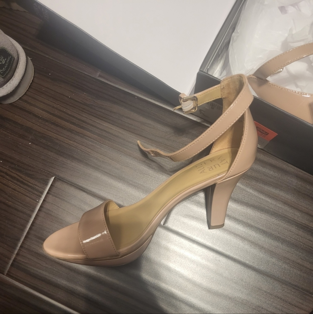 Naturalizer Size 8 Strappy Sandal